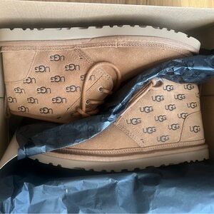 Mens UGG® Neumel Emboss Chukka Boot - Chestnut